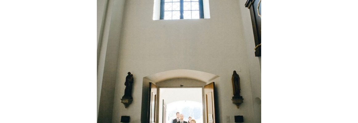 Hochzeitslocation: Die nahegelegene Kirche.
Foto © stillandmotionpictures.com - Schloss Halbturn