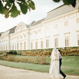 Hochzeitslocation: Feiern Sie Ihre Hochzeit im Barockjuwel Schloss Halbturn im Burgenland.
Foto © stillandmotionpictures.com - Schloss Halbturn