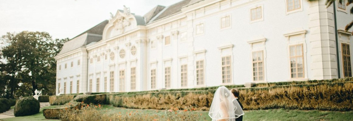 Hochzeitslocation: Feiern Sie Ihre Hochzeit im Barockjuwel Schloss Halbturn im Burgenland.
Foto © stillandmotionpictures.com - Schloss Halbturn