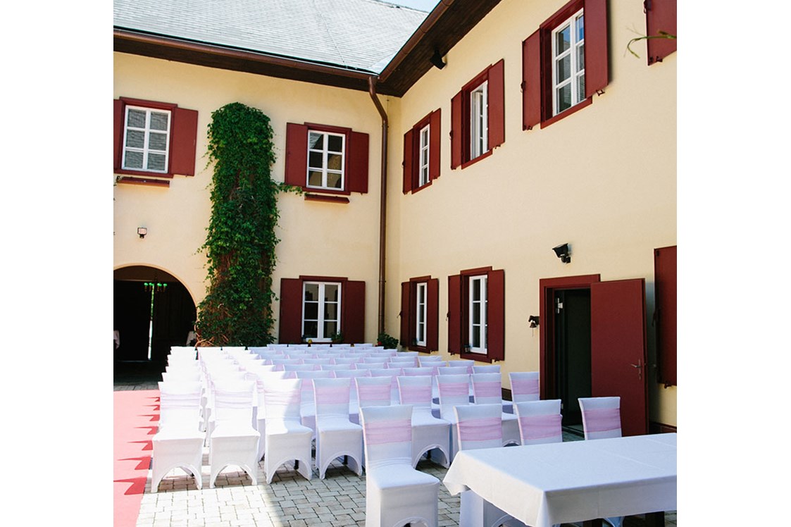 Hochzeitslocation: Heiraten auf Gut Drasing in Krumpendorf am Wörthersee, Kärnten.
Foto © henrywelischweddings.com - Gut Drasing