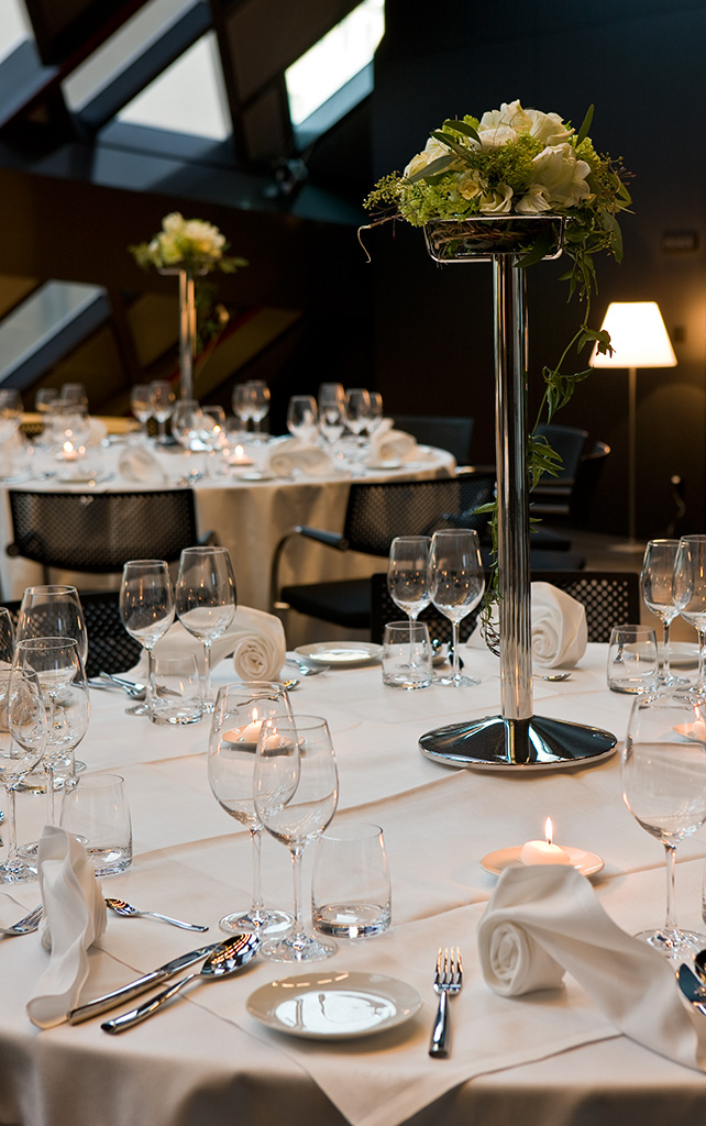 Destination-Wedding - Preisniveau Hochzeitsfeier: €€ - Le Corbusier - Sofitel Vienna Stephansdom