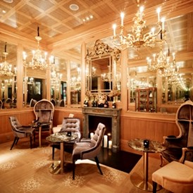 Hochzeitslocation: Goldene Le Bar im Sans Souci Wien - perfekte Foto Location - Hotel Sans Souci Wien