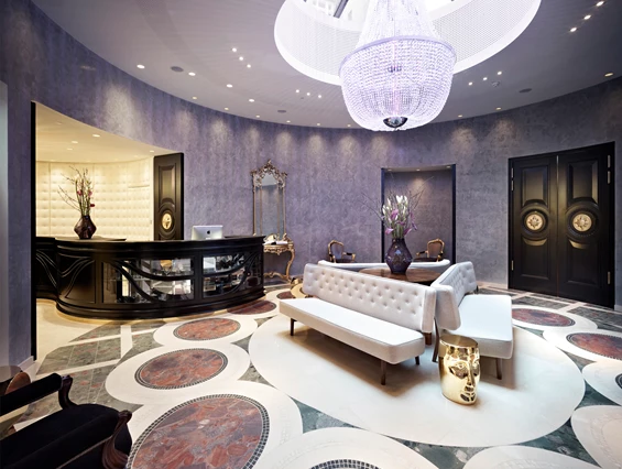 Hochzeitslocation: Lobby im Sans Souci Wien mit großem Luster - Hotel Sans Souci Wien