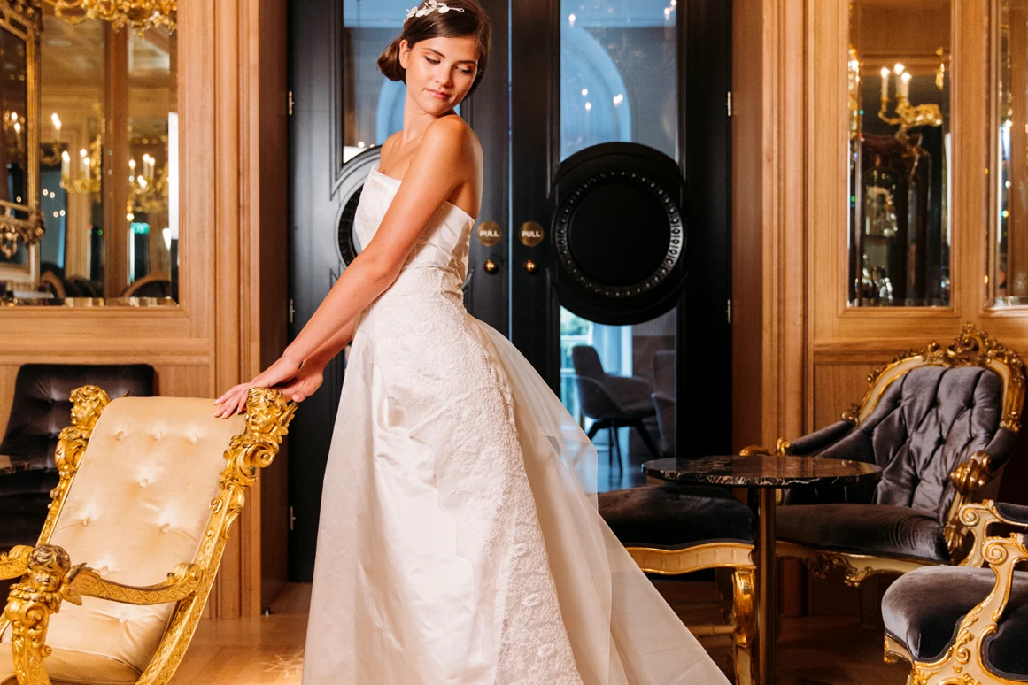 Hochzeitslocation: Goldene Le Bar im Sans Souci Wien - perfekte Foto Location
Tony Gigov - Hotel Sans Souci Wien