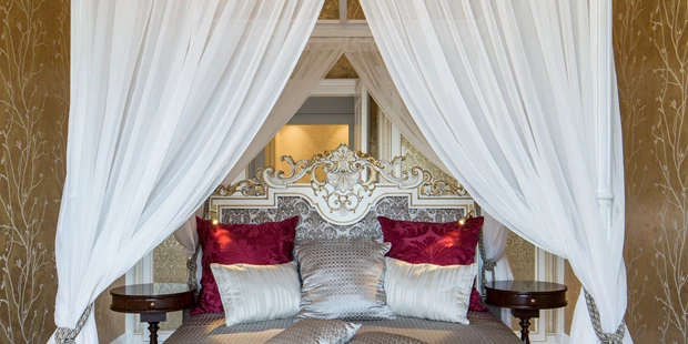 Destination-Wedding - Art der Location: Hotel / Chalet - Sissi Schlafzimmer, Teil der Schloss Schönbrunn Grand Suite (167m2) - Austria Trend Parkhotel Schönbrunn