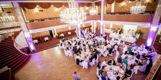 Destination-Wedding - Art der Location: Hotel / Chalet - zu Tisch  - Austria Trend Parkhotel Schönbrunn