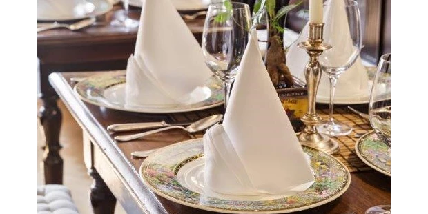 Destination-Wedding - Art der Location: Hotel / Chalet - Altdeutsche Stube - Radisson Blu Hotel Altstadt 5*