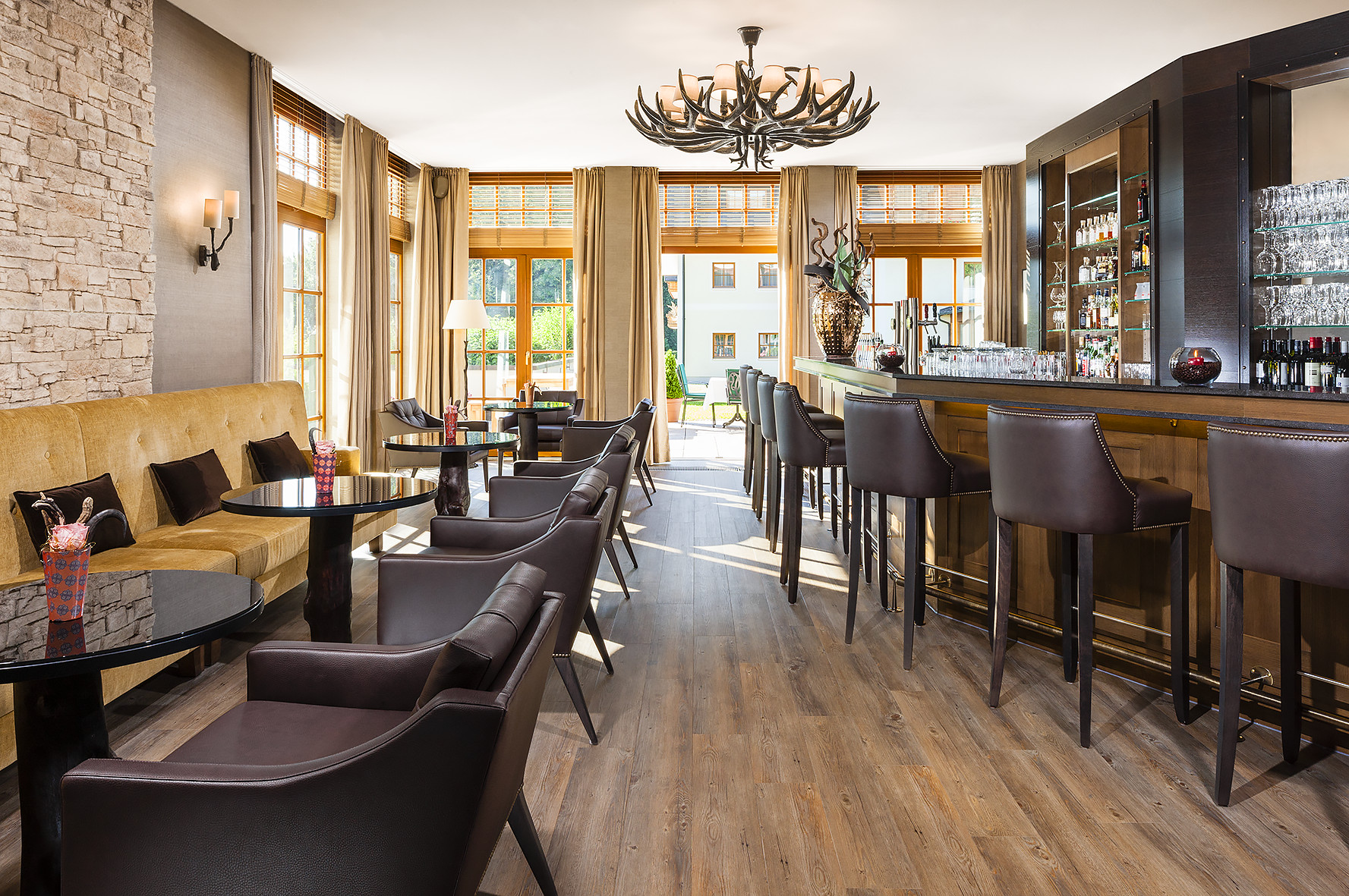 Destination-Wedding - Hunde erlaubt - Österreich - Lobby Bar "Ins G'Weih" - Sheraton Fuschlsee-Salzburg Hotel Jagdhof