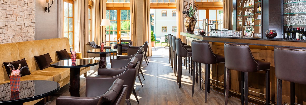 Hochzeitslocation: Lobby Bar "Ins G'Weih" - Sheraton Fuschlsee-Salzburg Hotel Jagdhof