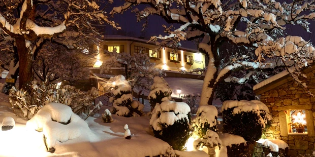 Destination-Wedding - Exklusivität - Salzburg - Hotel außen im Winer - Laudersbach's Event-Stadl