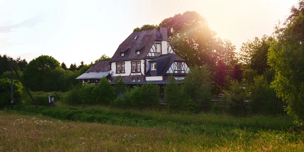 Destination-Wedding - Art der Location: Hotel / Chalet - Außenansicht Bahnhof Thalfang - Bahnhof Thalfang GmbH