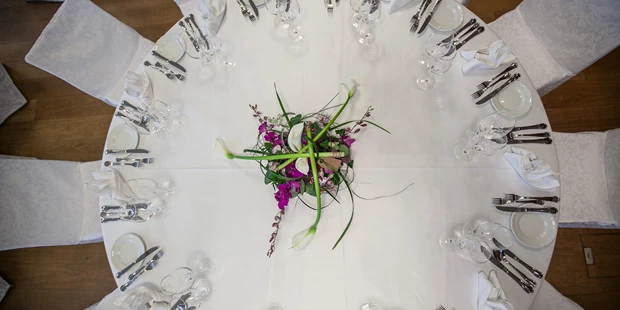 Destination-Wedding - Art der Location: Hotel / Chalet - Runde Tische - Hotel Hofwirt