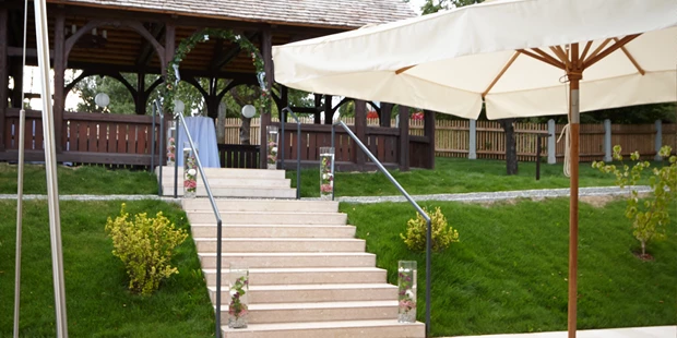 Destination-Wedding - Art der Location: Hotel / Chalet - Saalterrasse mit Salettl - Hotel Hofwirt