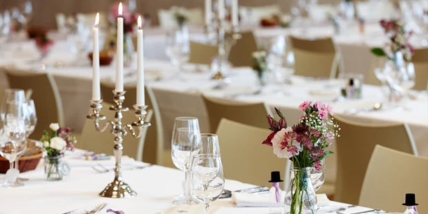Destination-Wedding - Art der Location: Hotel / Chalet - Tafel - Hotel Hofwirt