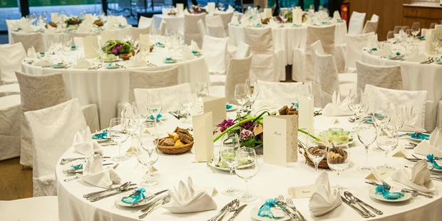 Destination-Wedding - Art der Location: Hotel / Chalet - runde Tische - Hotel Hofwirt
