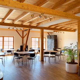 Hochzeitslocation: Speisesaal mit 100 m2 - Hochzeitsstadl Lamplstätt 