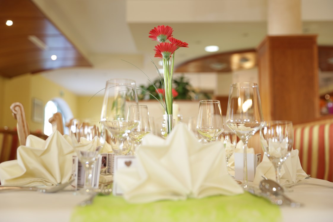 Hochzeitslocation: Beispiel gedeckter Tisch Hochzeit - Hotel Post Walter 