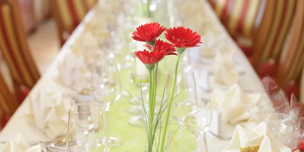 Destination-Wedding - Exklusivität - Salzburg - Beispiel gedeckter Tisch Hochzeit - Hotel Post Walter