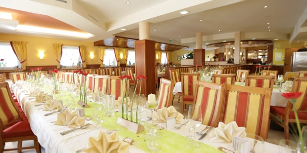 Destination-Wedding - Exklusivität - Salzburg - Beispiel gedeckter Tisch Hochzeit - Hotel Post Walter