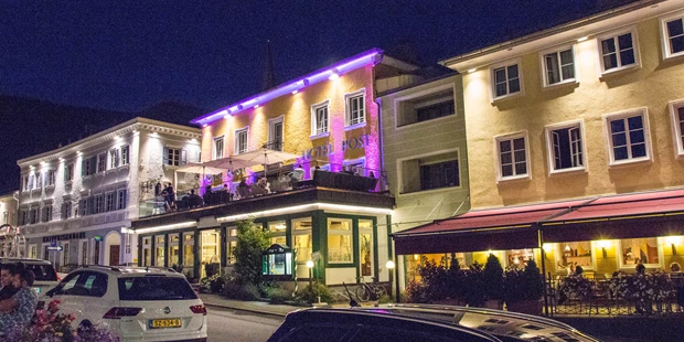 Destination-Wedding - Exklusivität - Salzburg - Aussenansicht mit Postlounge und Terrasse - Hotel Post Walter
