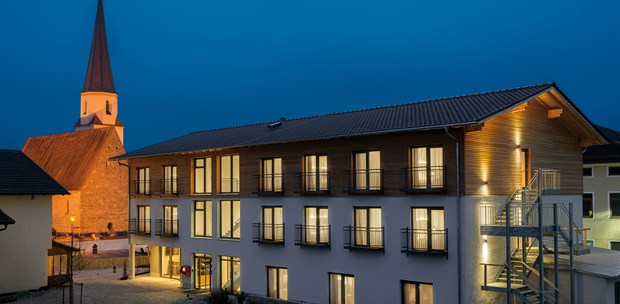 Destination-Wedding - Unterneukirchen - Hotel Traumschmiede Aussenansicht - Raspl's Hotel Traumschmiede