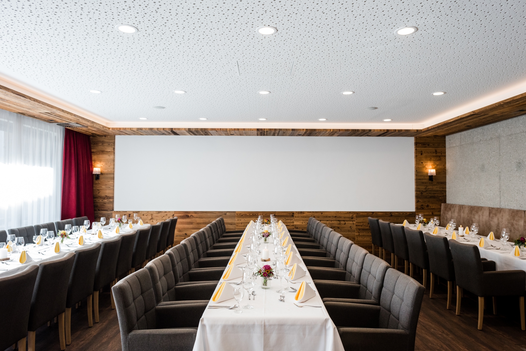 Destination-Wedding - Umgebung: am Land - Feierraum "Feuer & Flamme" - Raspl's Hotel Traumschmiede