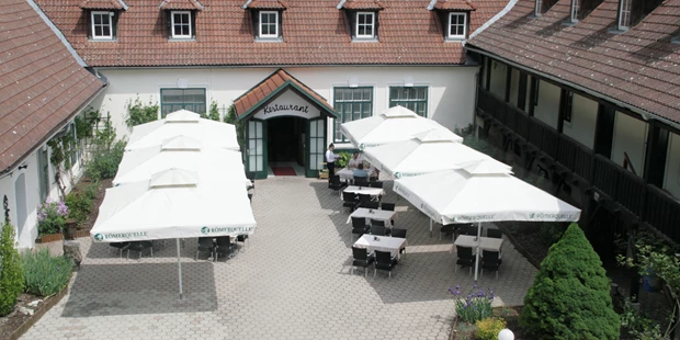 Destination-Wedding - Art der Location: Hotel / Chalet - Der Innenhof unseres Restaurants ist in den Sommermonaten einer der schönsten Plätze im Waldviertel! - Hotel-Restaurant Liebnitzmühle