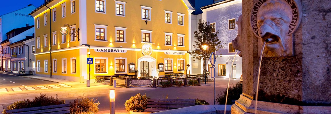 Hochzeitslocation: Das Hotel & Restaurant Gambswirt liegt mitten im malerischen Marktzentrum von Tamsweg, nur wenige Schritte vom Standesamt entfernt. - Hotel & Restaurant Gambswirt
