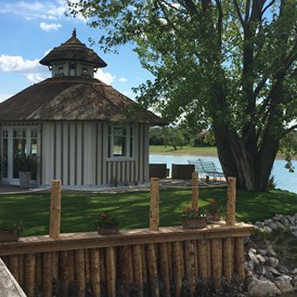 Hochzeitslocation: Insel im hauseigenen Badesee - VILA VITA Pannonia