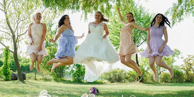 Destination-Wedding - Art der Location: Hotel / Chalet - Brautjungfern und Braut - VILA VITA Pannonia