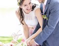 Hochzeitslocation: Anschnitt der Hochzeitstorte. - VILA VITA Pannonia