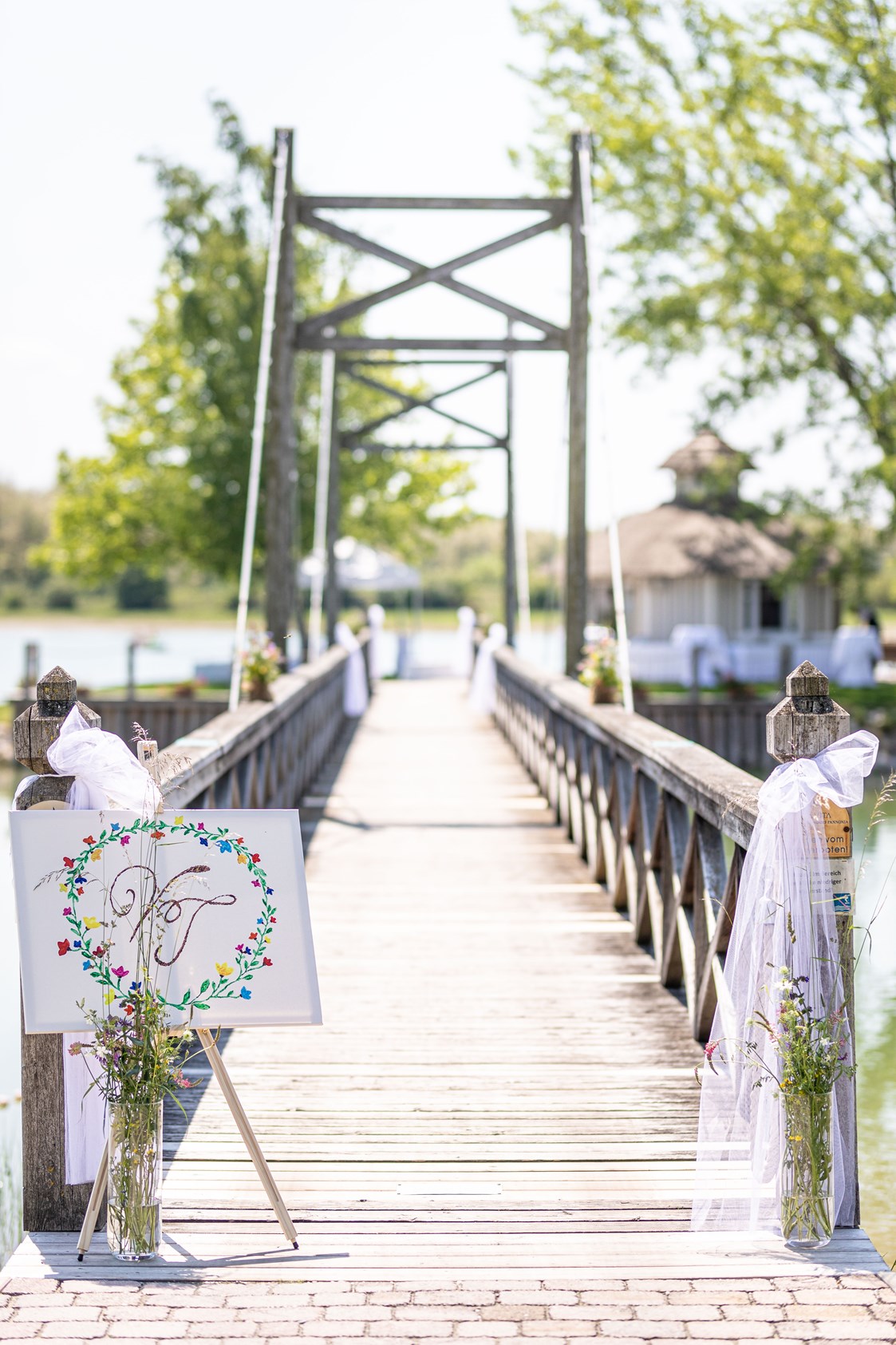 Hochzeitslocation: Zugang zur Hochzeitsinsel im See. - VILA VITA Pannonia
