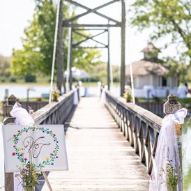 Hochzeitslocation: Zugang zur Hochzeitsinsel im See. - VILA VITA Pannonia