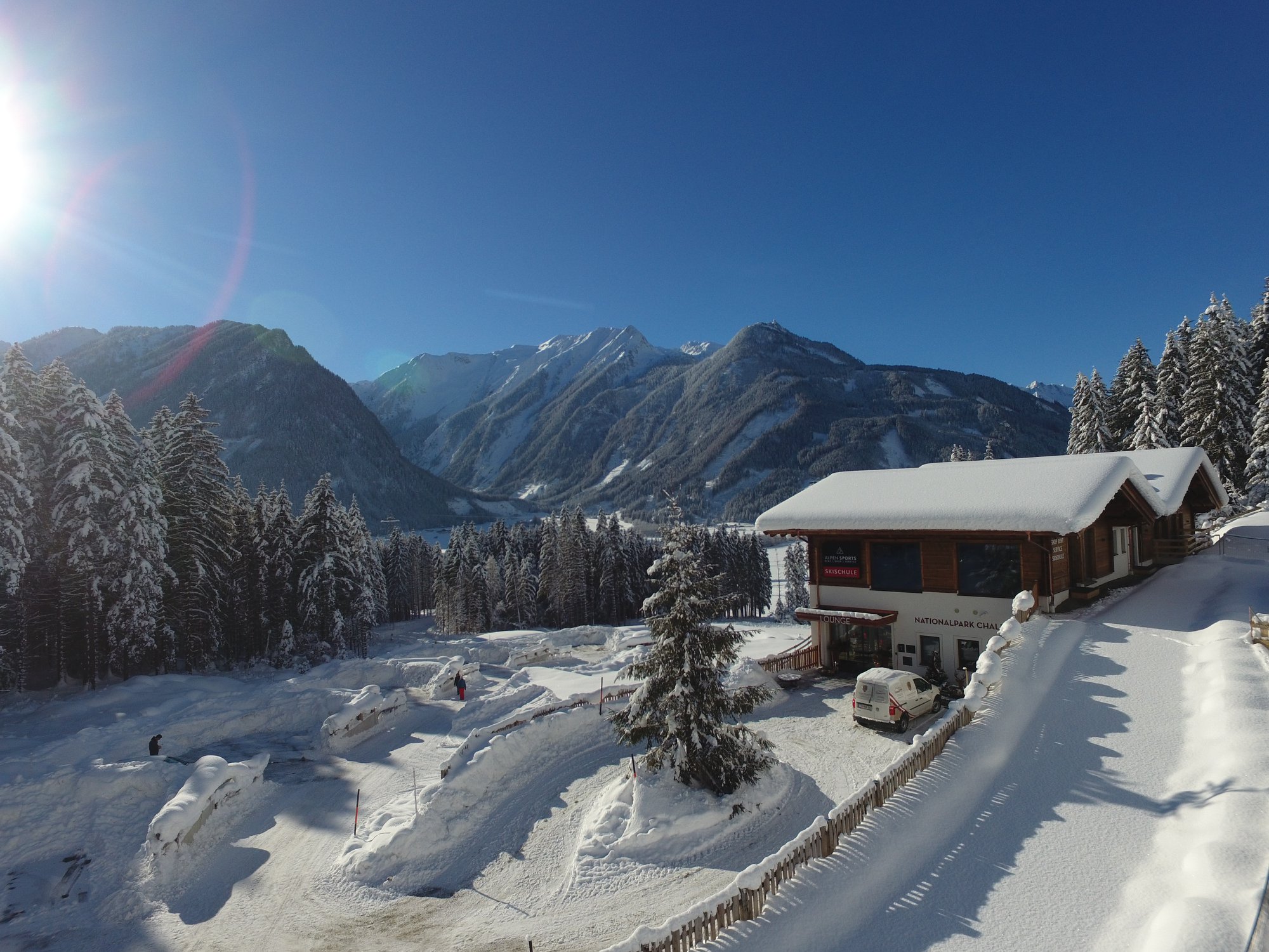 Destination-Wedding - Perfekte Jahreszeit: Herbst-Hochzeit - Österreich - RossbergLoft mit Franciscus Kapelle
