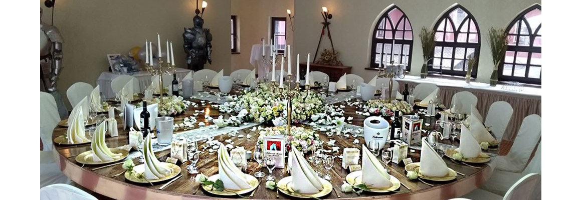 Hochzeitslocation: Dekobeispiel Tafelrunde Avalon - The Lakeside Burghotel zu Strausberg