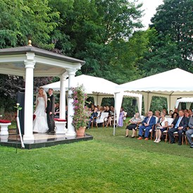 Hochzeitslocation: Pavillon d´amour und Kuppelzelte auf Burgwiese - The Lakeside Burghotel zu Strausberg