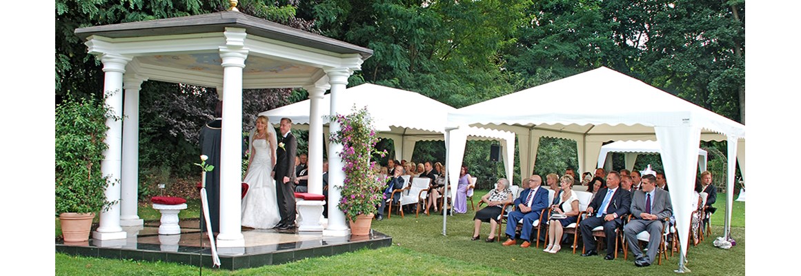 Hochzeitslocation: Pavillon d´amour und Kuppelzelte auf Burgwiese - The Lakeside Burghotel zu Strausberg