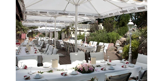 Destination-Wedding - Destination-Wedding: mit mehrtägigem Rahmenprogramm - Brandenburg - Dekobeispiel Palmenterasse (gehört zum Rittersaal) - The Lakeside Burghotel zu Strausberg