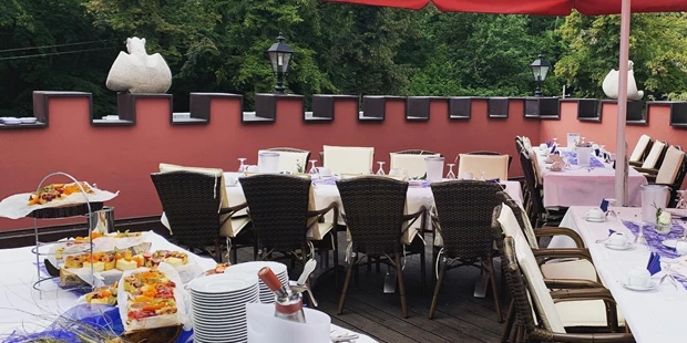 Destination-Wedding - Destination-Wedding: mit mehrtägigem Rahmenprogramm - Brandenburg - Avalon Terrasse  - The Lakeside Burghotel zu Strausberg