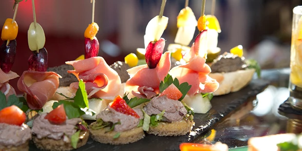 Destination-Wedding - Destination-Wedding: mit mehrtägigem Rahmenprogramm - Brandenburg - Buffetbeispiel - The Lakeside Burghotel zu Strausberg
