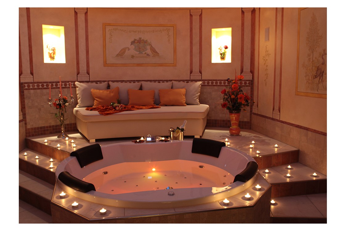 Hochzeitslocation: Romantisches Bad der Sinne - The Lakeside Burghotel zu Strausberg