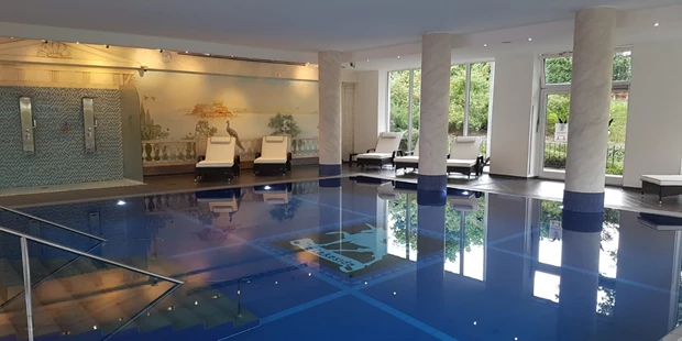 Destination-Wedding - Destination-Wedding: mit mehrtägigem Rahmenprogramm - Brandenburg - Griechisch-römisches Schwimmbad - The Lakeside Burghotel zu Strausberg
