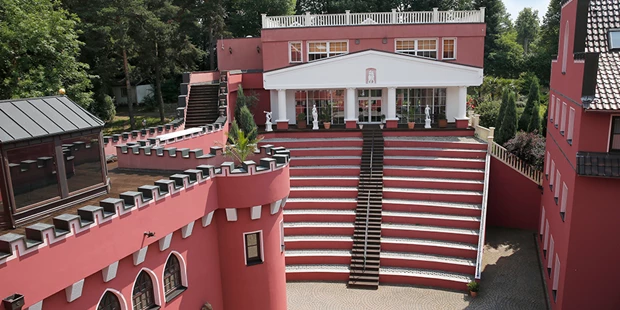 Destination-Wedding - Destination-Wedding: mit mehrtägigem Rahmenprogramm - Brandenburg - Amphitheater & Burginnenhof - The Lakeside Burghotel zu Strausberg
