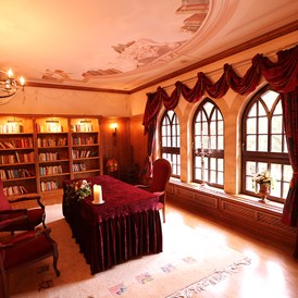 Hochzeitslocation: Ehrwürdige Bibliothek mit Standesamt - The Lakeside Burghotel zu Strausberg