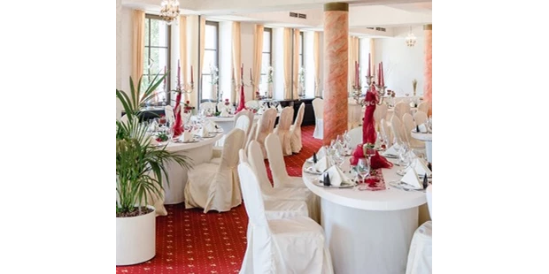 Destination-Wedding - Destination-Wedding: mit mehrtägigem Rahmenprogramm - Brandenburg - Dekobeispiel Festsaal - The Lakeside Burghotel zu Strausberg