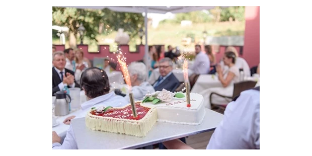 Destination-Wedding - Destination-Wedding: mit mehrtägigem Rahmenprogramm - Brandenburg - Beispiel Hochzeitstorte - The Lakeside Burghotel zu Strausberg