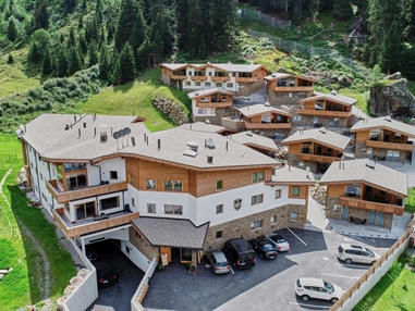 Hochzeitslocation: Das Chalet Dorf  - PURE Resort Pitztal