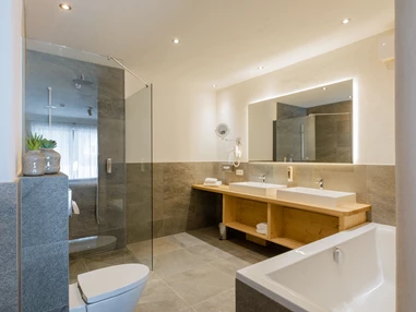 Hochzeitslocation: Vorbild Badezimmer - PURE Resort Pitztal