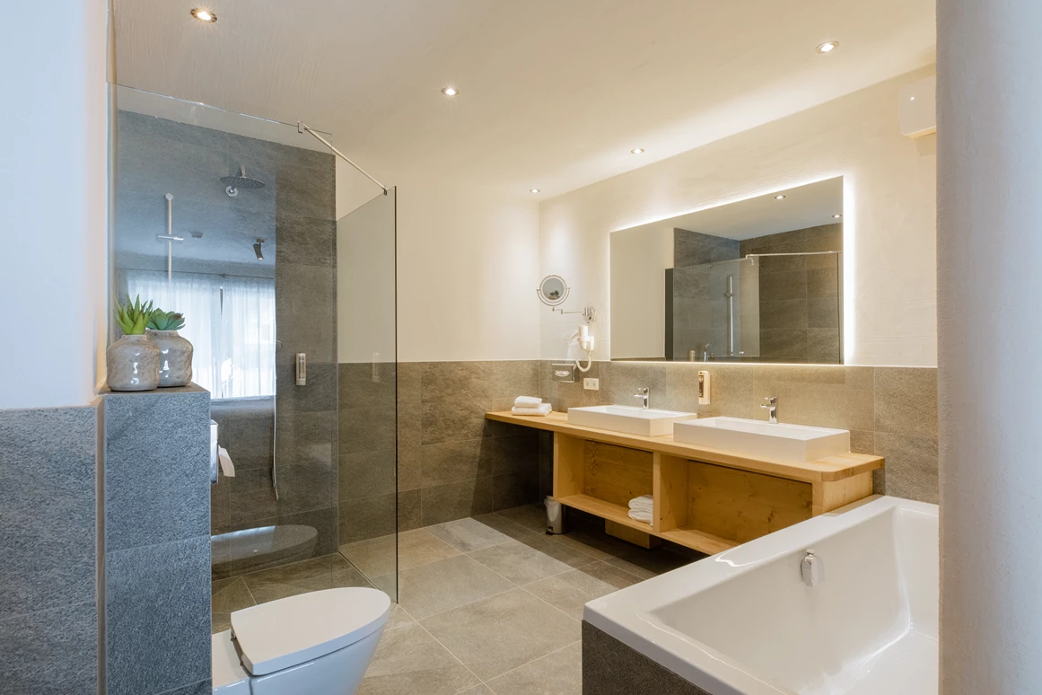 Hochzeitslocation: Vorbild Badezimmer - PURE Resort Pitztal