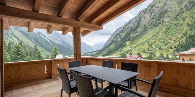Destination-Wedding - Art der Location: Hotel / Chalet - Aussicht vom Chalet - PURE Resort Pitztal